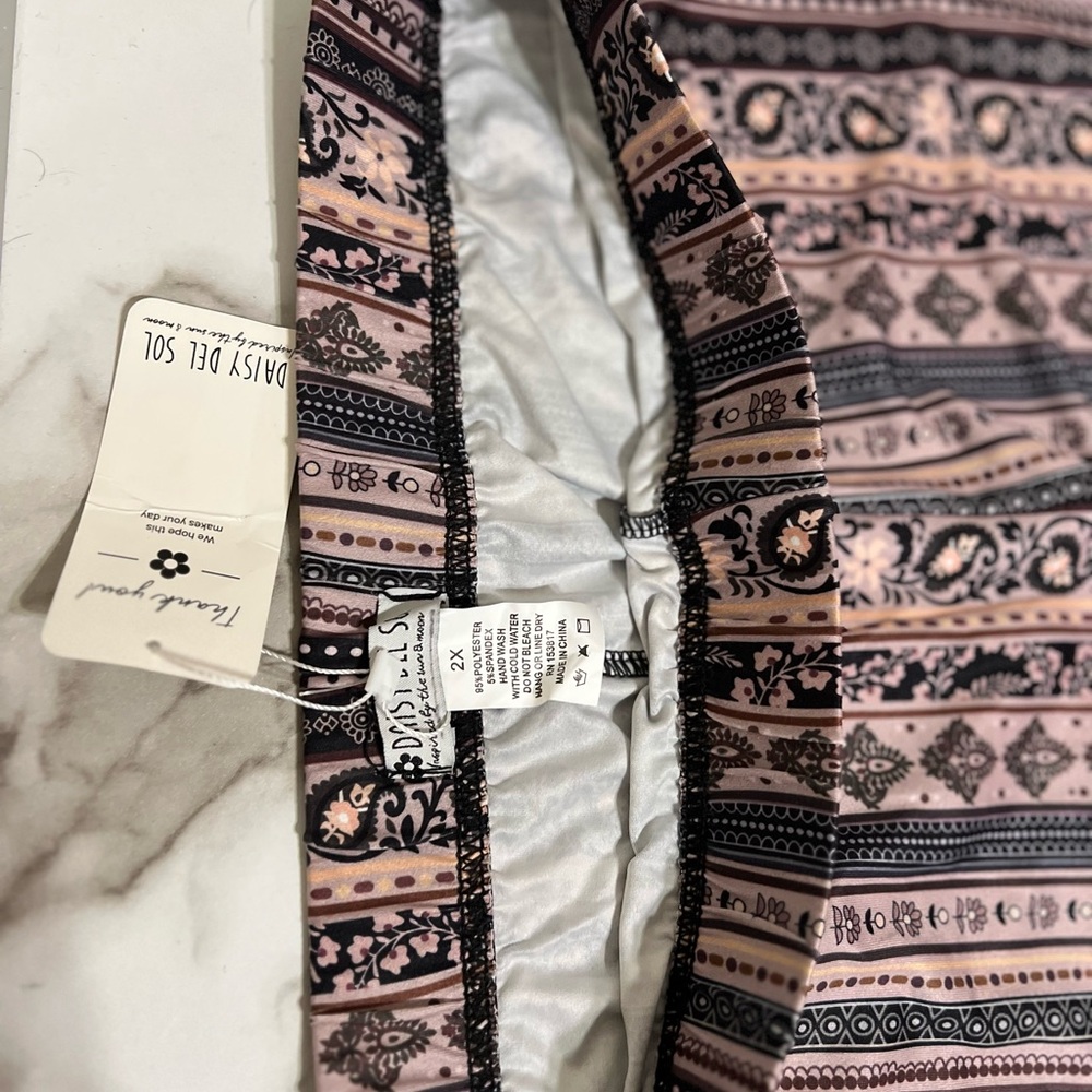 Patterned Flare Pants - Picture 4 of 5